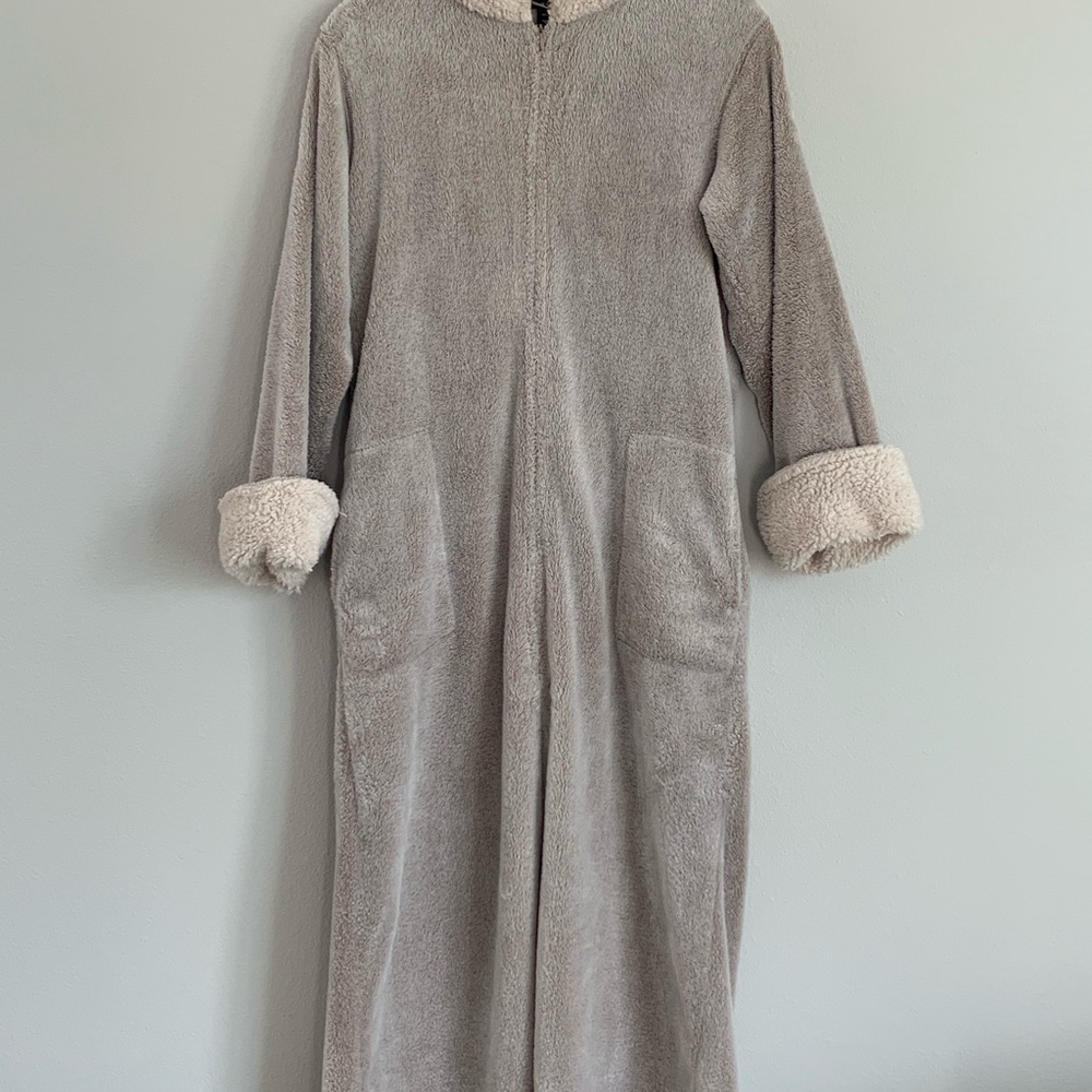 Robe - Picture 4 of 6